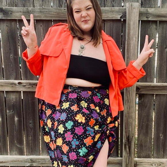 Meet your POSH BESTIE, Katie!😘 - Picture 8 of 8